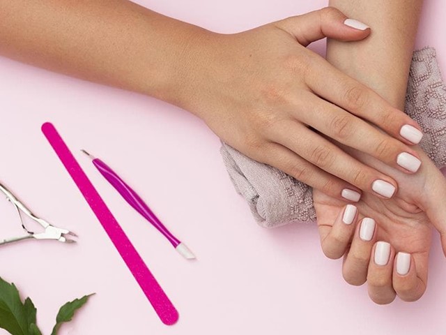 MANICURA NORMAL - cortar, limar y pintar