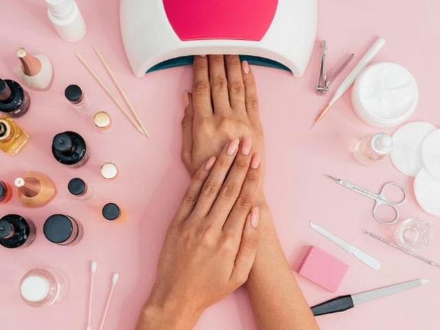 MANICURA SEMIPERMANENTE - cortar, limar y pintar