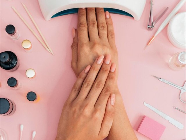 MANICURA SEMIPERMANENTE